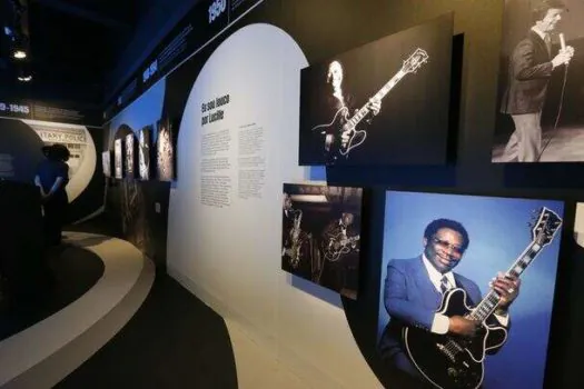 Exposição costura história de B. B. King com luta contra o racismo