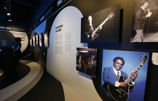 Exposição costura história de B. B. King com luta contra o racismo