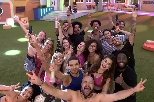 Participantes do “BBB 22” testam negativo para covid-19, afirma TV Globo