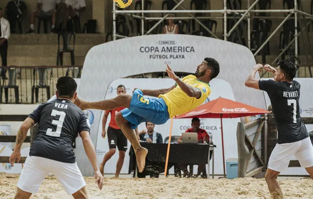 Brasil aplica goleada de 13 a 0 na Copa América de beach soccer