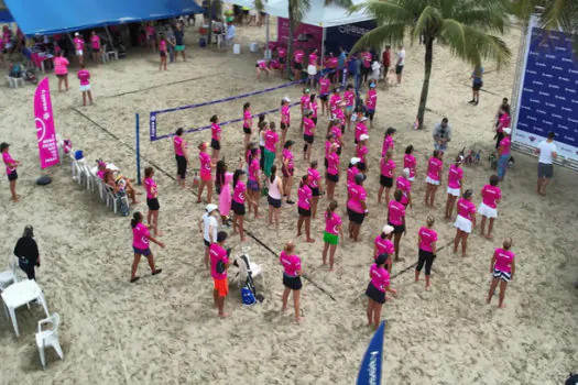 Torneio de Beach Tennis com o tema menopausa reúne centenas de mulheres no litoral de SP