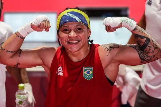 Beatriz Ferreira derrota finlandesa e vai disputar o ouro no boxe em Tóquio