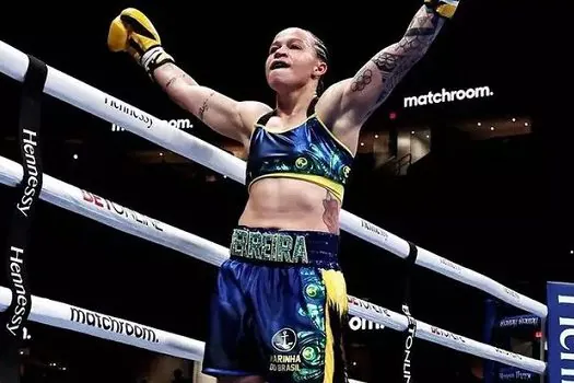 Bia Ferreira vence na estreia do boxe profissional e tem elogio da campeã mundial