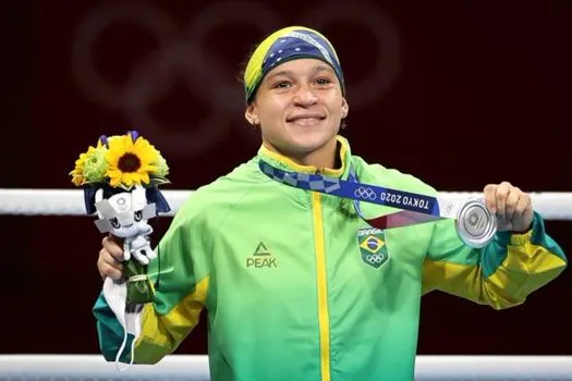 Boxeadora Beatriz Ferreira perde para irlandesa e fica com a prata em Tóquio