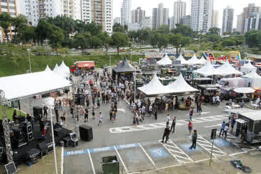 Primeiro dia do Beer’s Festival reúne famílias ao Paço Municipal