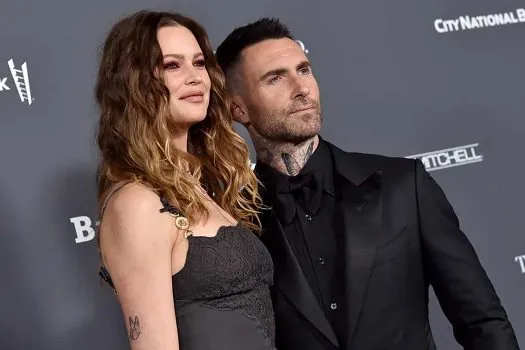 Behati Prinsloo crê não ter havido “contato físico” em traição de Adam Levine