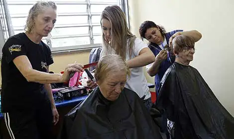 Moradores de São Caetano cuidam do visual no Beleza Não Tem Idade