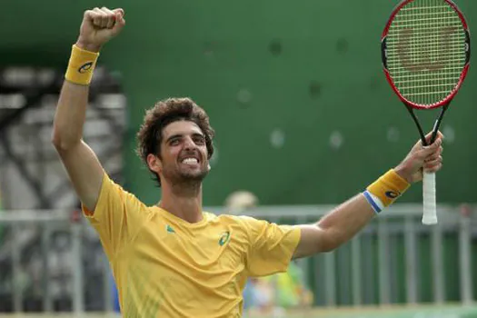 Bellucci vence tenista belga e enfrenta Nadal nas quartas de final