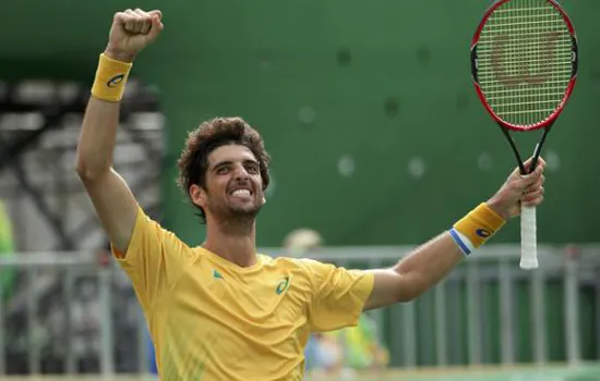 Bellucci vence tenista belga e enfrenta Nadal nas quartas de final