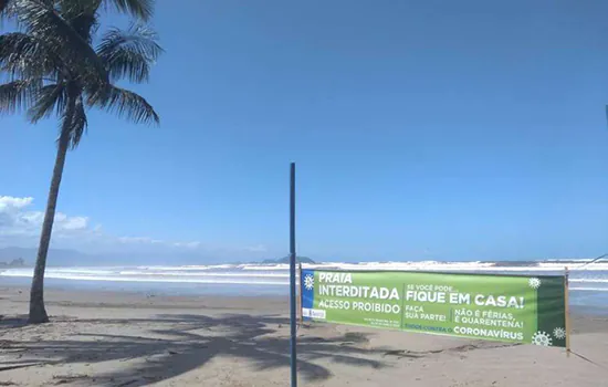 Praias são fechadas com tapumes contra assédio de turistas no litoral norte