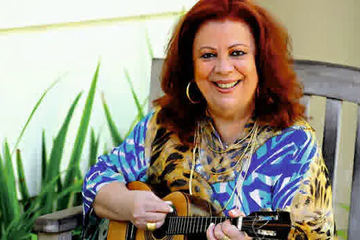 A cantora Beth Carvalho morre aos 72 anos