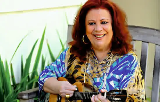 A cantora Beth Carvalho morre aos 72 anos