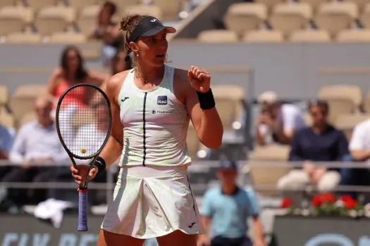 Swiatek elogia Bia Haddad após vitória em Roland Garros: ‘Ela é uma guerreira’