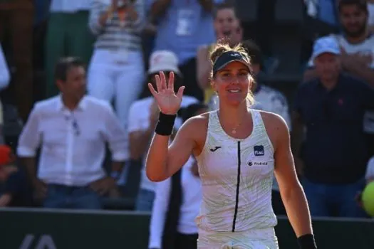 Bia Haddad, Stefani e Melo vencem na estreia nas duplas em Roland Garros; Alcaraz avança