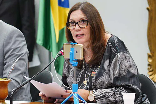 PSL estuda expulsar Bia Kicis após voto contrário ao Fundeb, diz Bozella