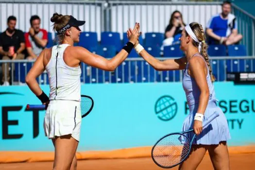 Azarenka sofre lesão e Beatriz Haddad é eliminada das duplas em Roma; Swiatek vence