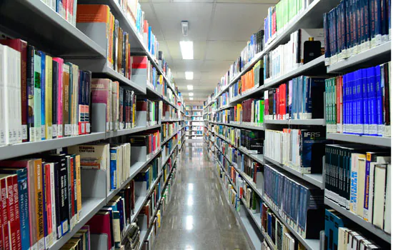 Concurso público reforça a importância do acesso à biblioteca de faculdade