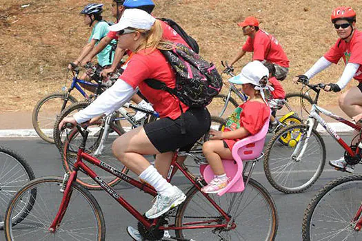 Bolsonaro reduz tarifa de importação de bicicletas e abre crise com bancada do Amazonas