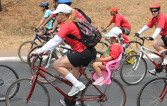 Bolsonaro reduz tarifa de importação de bicicletas e abre crise com bancada do Amazonas