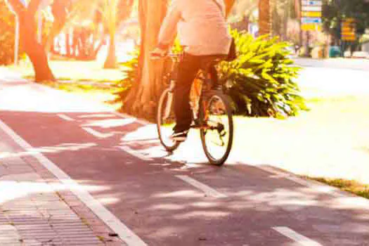 Bicicleta e aplicativos de viagem são os transportes mais seguros durante a pandemia