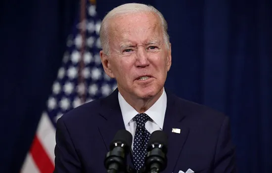 Biden comemora desemprego no menor nível em 5 décadas e vê progresso com payroll