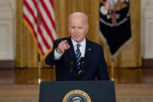 Biden irá anunciar medidas para ampliar vacinação contra a covid-19 nos EUA