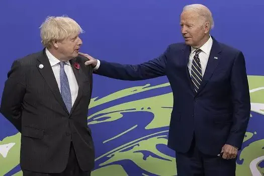 Biden conversa com Boris Johnson sobre situação na Ucrânia