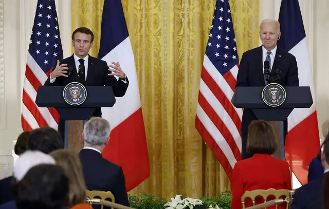 Biden diz que trabalha com Macron para responsabilizar Rússia por guerra