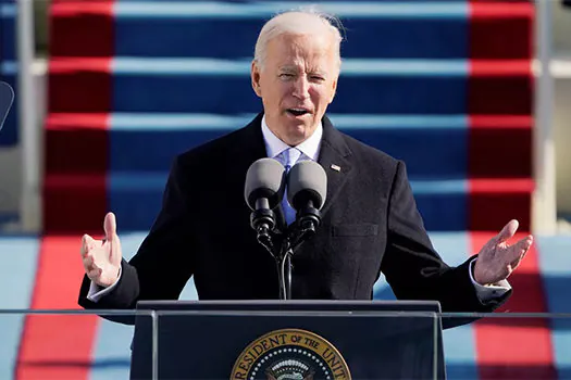 Joe Biden toma posse e faz primeiro discurso como presidente dos Estados Unidos; veja