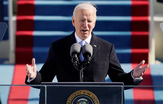 Joe Biden toma posse e faz primeiro discurso como presidente dos Estados Unidos; veja