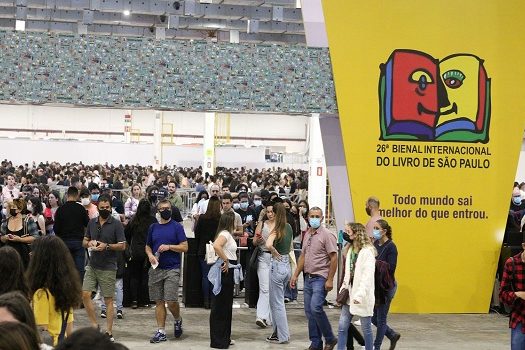 Filas marcam retorno da Bienal Internacional do Livro a São Paulo