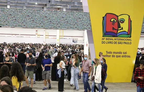 Filas marcam retorno da Bienal Internacional do Livro a São Paulo