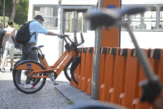 Uso de bicicletas compartilhadas cresce no RJ e SP neste ano