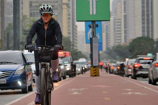 Pedalar reorganiza atividade cerebral e melhora tremores de pessoas com Parkinson