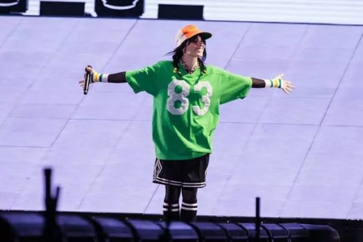 Billie Eilish durante apresentação no Lolla 2023