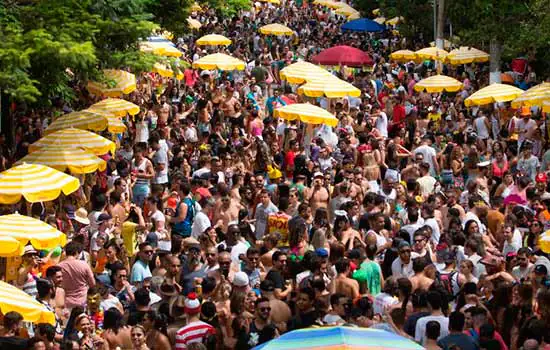 Bloco de Carnaval na Berrini tem cinco baleados em tentativa de assalto