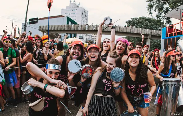 Bloco Emo se prepara para desfilar na Avenida Nova