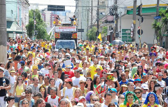 Bloco Esfarrapado celebra a tradição e as marchinhas de carnaval