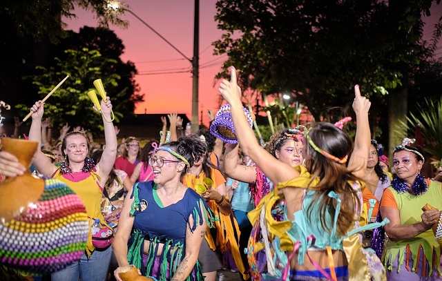 Bloco Feminista realiza cortejos de carnaval em homenagem a Marielle Franco