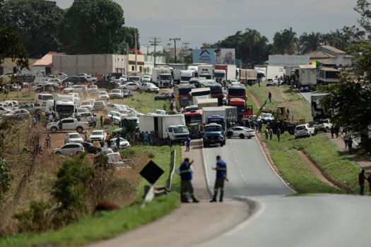 Bloqueios nas rodovias provocam cancelamento de shows de Leonardo e Gusttavo Lima