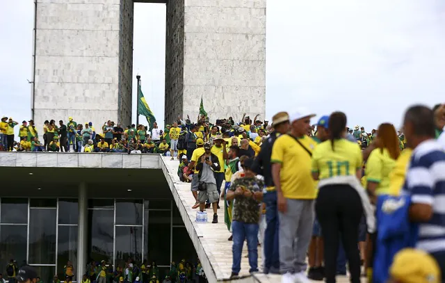 AGU pede que bloqueio de bens de golpistas suba para R$ 20