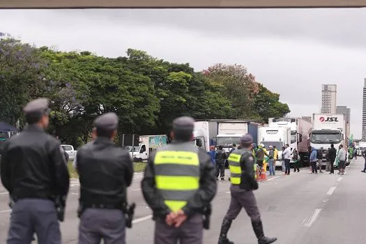 Acesso a Viracopos é liberado após protesto bolsonarista com barricada