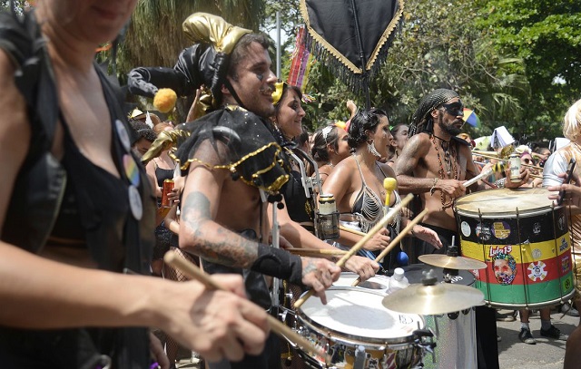 Blocos pós-carnaval animam as ruas do Rio de Janeiro no fim de semana