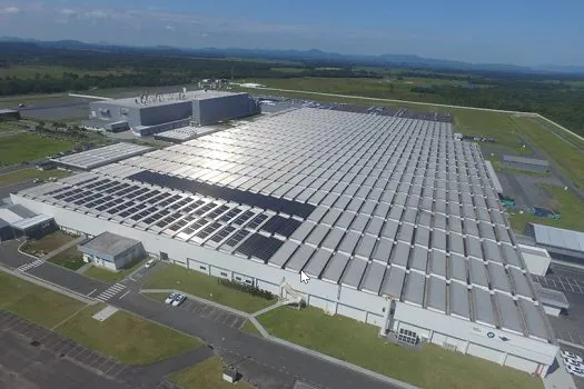 BMW Group amplia uso de energia solar para produzir veículos em Araquari