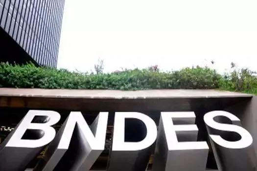 Empresa ligada a conselheiro ganha “gordos” contratos do BNDES