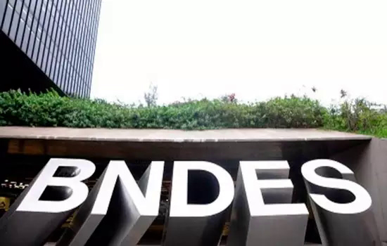 Empresa ligada a conselheiro ganha “gordos” contratos do BNDES