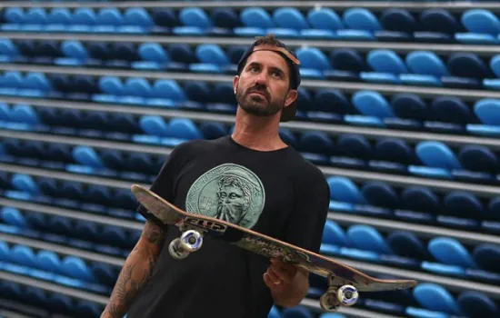 Bob Burnquist oferece oficina gratuita de skate em Niterói