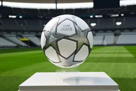 Uefa e Adidas apresentam a bola da decisão da Liga dos Campeões com pedido de paz