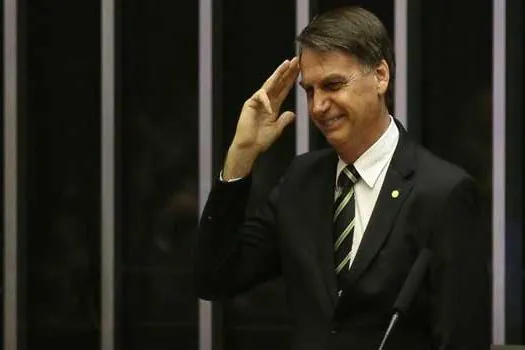 Bolsonaro defende fim de aulas em autoescola