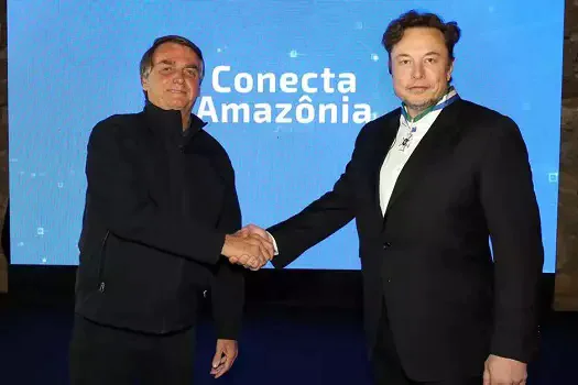 Bolsonaro anuncia parceria com Musk sem previsão de licitação